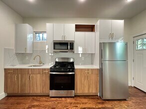 44 Van Nostrand Ave, Unit 4 in Jersey City, NJ - Building Photo - Building Photo