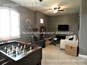 9021 Claro De Luna Dr in Bakersfield, CA - Building Photo - Building Photo
