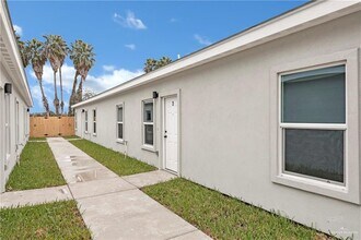 1225 Valle Vista St-Unit -1,2,3,4 in Alamo, TX - Building Photo - Building Photo