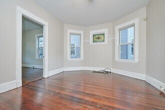 10 Lafield St-Unit -1 in Boston, MA - Foto de edificio - Building Photo