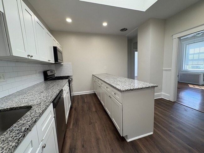 996 Chestnut St in Newton, MA - Foto de edificio - Building Photo