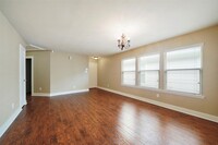 1507 Kew Garden Dr, Unit 7800-01 in Houston, TX - Building Photo - Building Photo