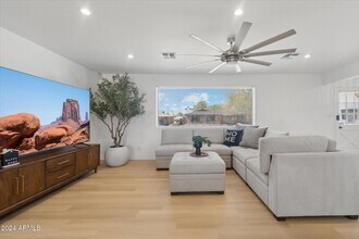 1455 E Tuckey Ln in Phoenix, AZ - Building Photo - Building Photo