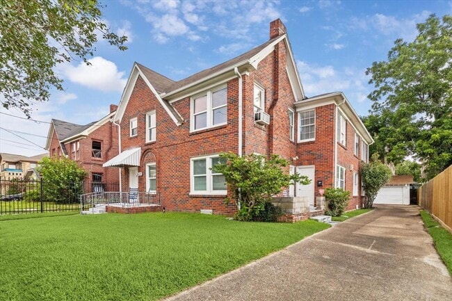 2113 Berry St in Houston, TX - Building Photo - Building Photo