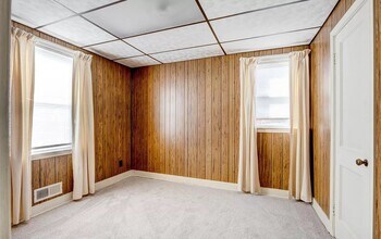 1935 Searles Rd in Dundalk, MD - Foto de edificio - Building Photo