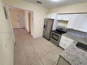 317 SE 2nd St in Hallandale Beach, FL - Building Photo - Building Photo