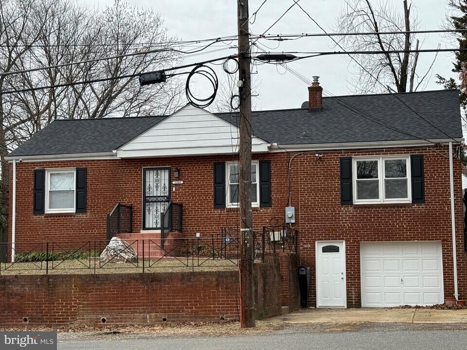 2509 Lewis Ave in Hillcrest Heights, MD - Building Photo
