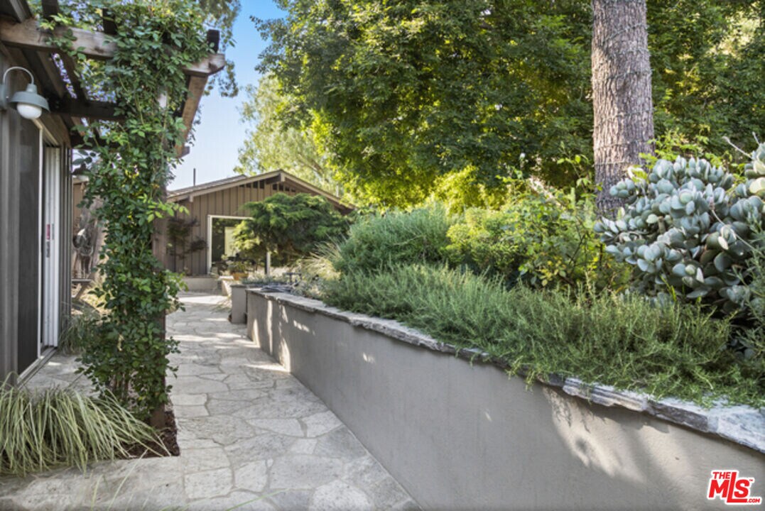 2027 Park Dr in Los Angeles, CA - Building Photo