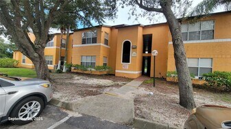 5785 Gatlin Ave, Unit 714 in Orlando, FL - Building Photo