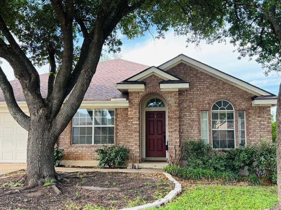 8102 Lerwick Ln in Round Rock, TX - Building Photo