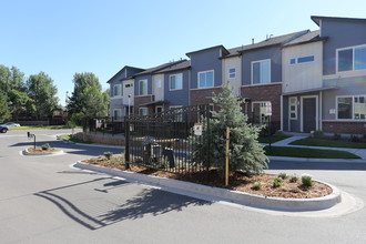 Willow Point Townhomes in Denver, CO - Building Photo - Building Photo