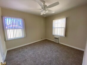 129 N. Kenwood in Burbank, CA - Building Photo - Building Photo