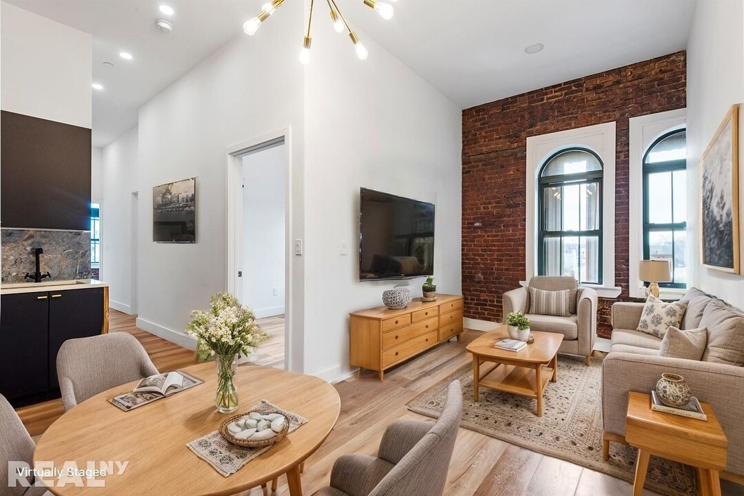 16 Howard Ave in Brooklyn, NY - Building Photo