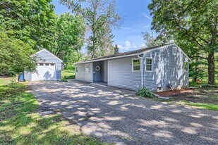 4001 Tonkawood Rd in Minnetonka, MN - Building Photo