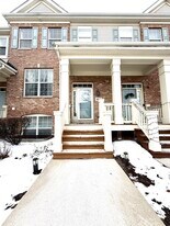 362 Broadmoor Ln in Bartlett, IL - Building Photo