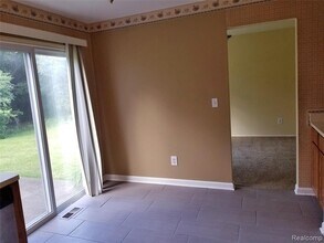 1887 Fleetwood Dr in Troy, MI - Building Photo - Building Photo