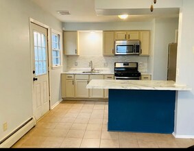 1318 Circle Terrace Blvd NE in Minneapolis, MN - Building Photo - Building Photo