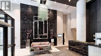 9205 Yonge St in Richmond Hill, ON - Building Photo - Building Photo
