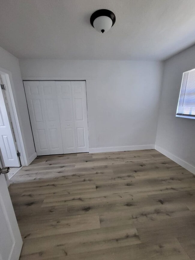 137 SW 5th Ct in Dania Beach, FL - Building Photo - Building Photo