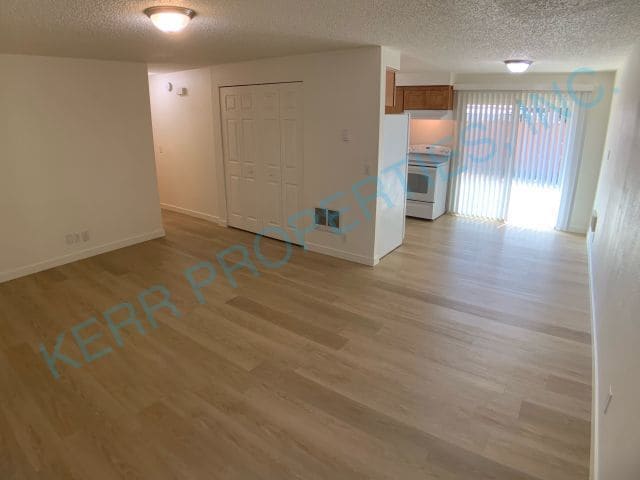 16136 SE Main St in Portland, OR - Building Photo - Building Photo