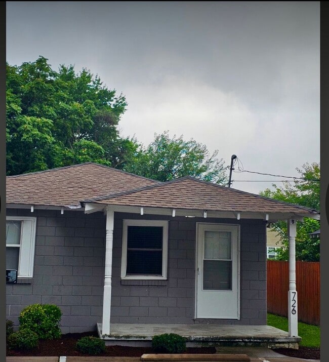 property at 726 Elvie St S