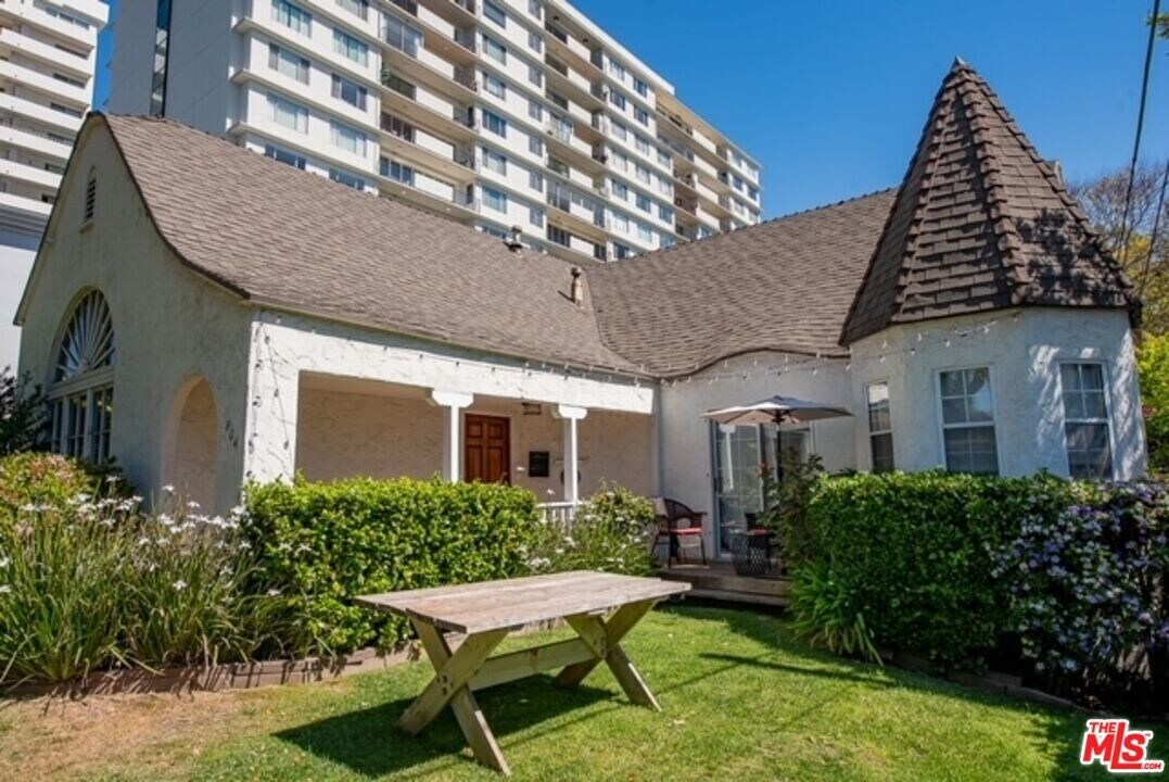 804 N Doheny Dr in West Hollywood, CA - Building Photo