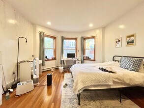 25 Gibbs St, Unit 1 in Brookline, MA - Building Photo - Building Photo