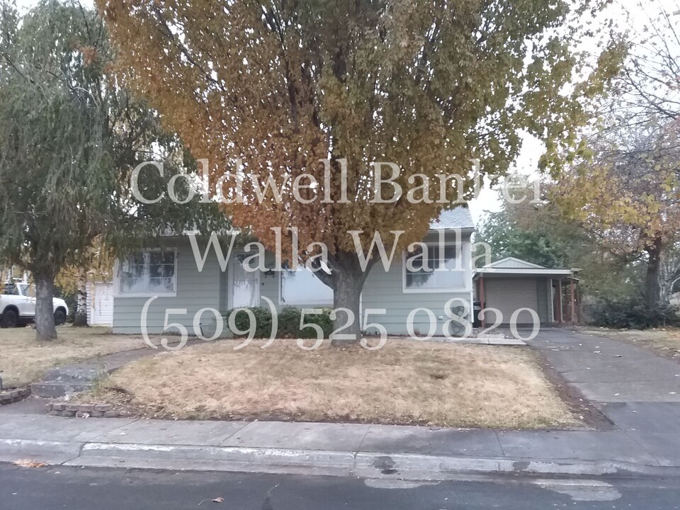 2366 Rainier Dr in Walla Walla, WA - Building Photo