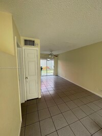 5305 NW 27th St, Unit 6C in Lauderhill, FL - Foto de edificio - Building Photo