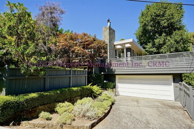 10 Idalia Ct in San Anselmo, CA - Foto de edificio - Building Photo