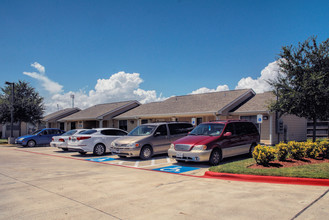 Gracemont House Apartments in Baytown, TX - Building Photo - Building Photo