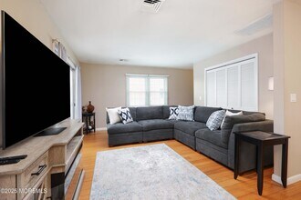 41 Longpoint Dr in Brick, NJ - Building Photo - Building Photo