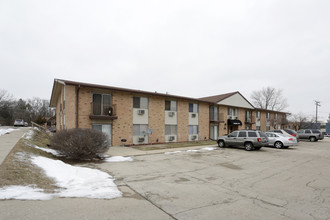 Riverside Apartments in Rockford, IL - Building Photo - Building Photo