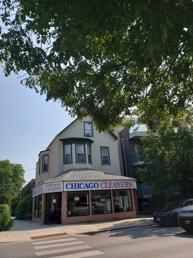 property at 1435 W Diversey Pkwy