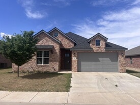 322 Cowboy Ln in Wolfforth, TX - Building Photo