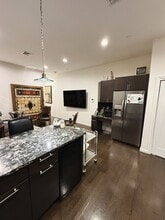 415 New York Ave, Unit 2D in Huntington, NY - Building Photo - Building Photo