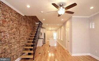 758 N 43rd St in Philadelphia, PA - Building Photo