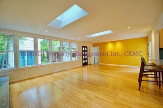 375 Cascade Dr in Fairfax, CA - Building Photo - Building Photo