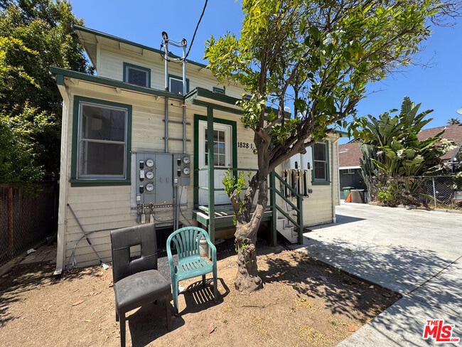 property at 1828 S Gramercy Pl
