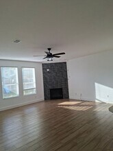 8311 Caraway Lake Cir in Baytown, TX - Foto de edificio - Building Photo