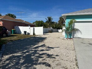 12140 Gulfstream Blvd in Port Charlotte, FL - Building Photo - Building Photo