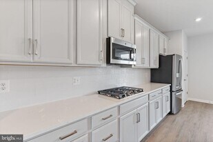 23450 Sugar Pine Ln in California, MD - Building Photo
