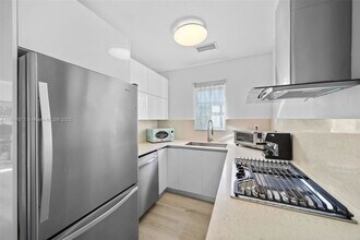 832 15th St in Miami Beach, FL - Foto de edificio - Building Photo
