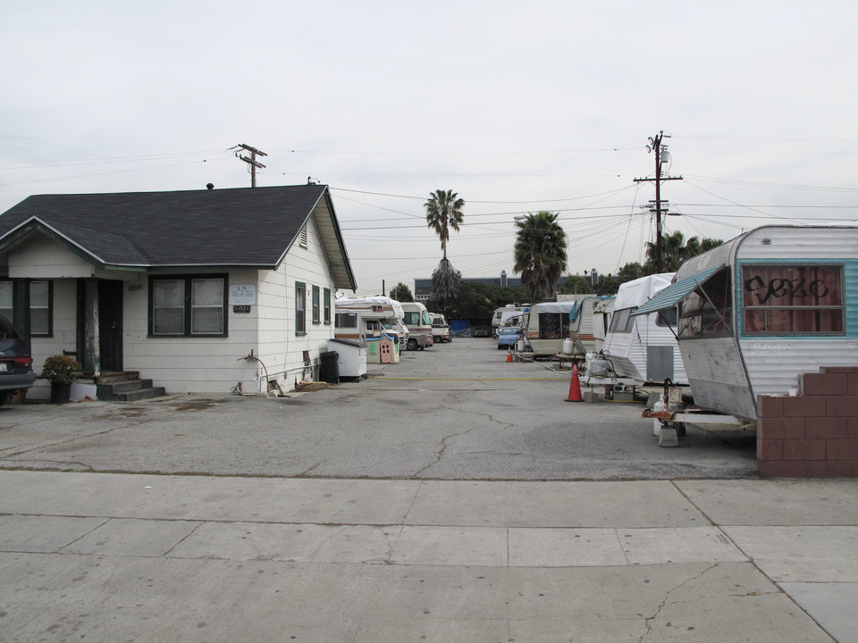 L R Trailer Park in Lawndale, CA - Foto de edificio