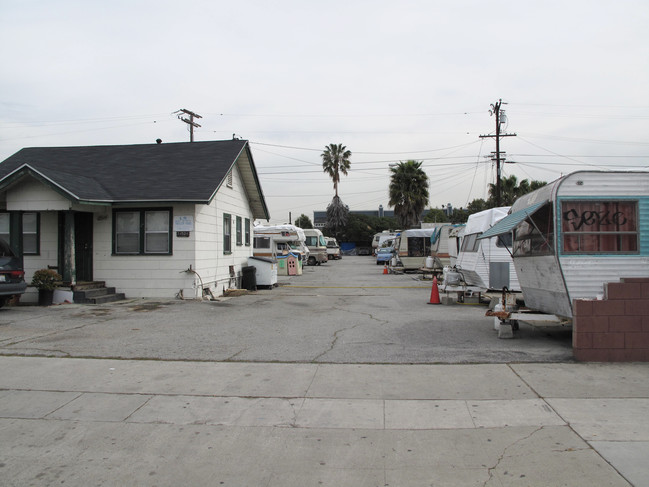 L R Trailer Park