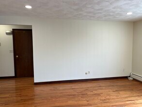 77 Star St, Unit 1 in Pawtucket, RI - Foto de edificio - Building Photo