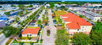 Park Hill Hollywood Apartments in Hollywood, FL - Foto de edificio - Building Photo