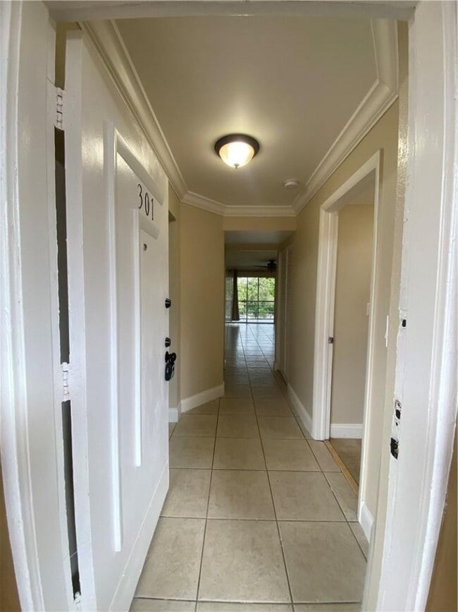 4235 N University Dr, Unit 4235 in Sunrise, FL - Building Photo - Building Photo