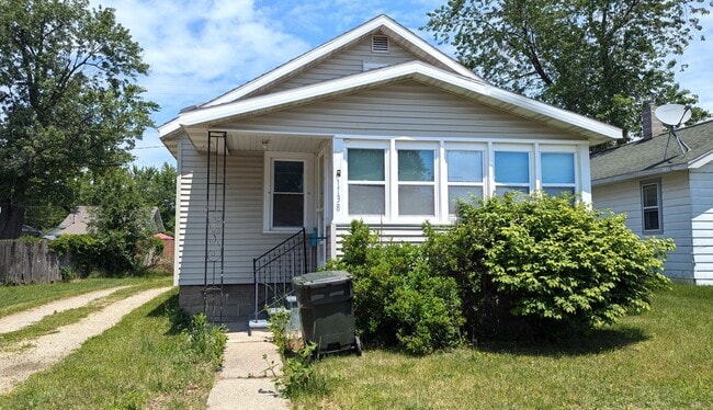 property at 1138 E Larch Ave