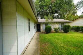 605 Maple Dr in Schertz, TX - Building Photo - Building Photo